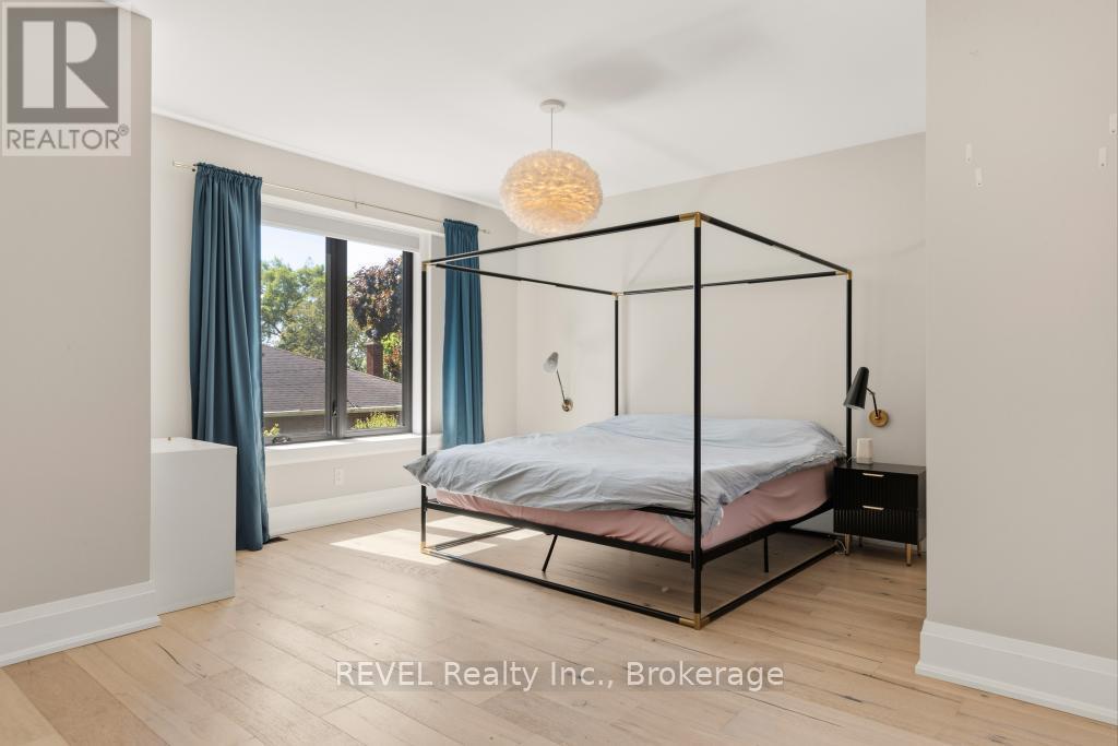 6206 Lucia Drive, Niagara Falls (Stamford), ON - Indoor Photo Showing Bedroom