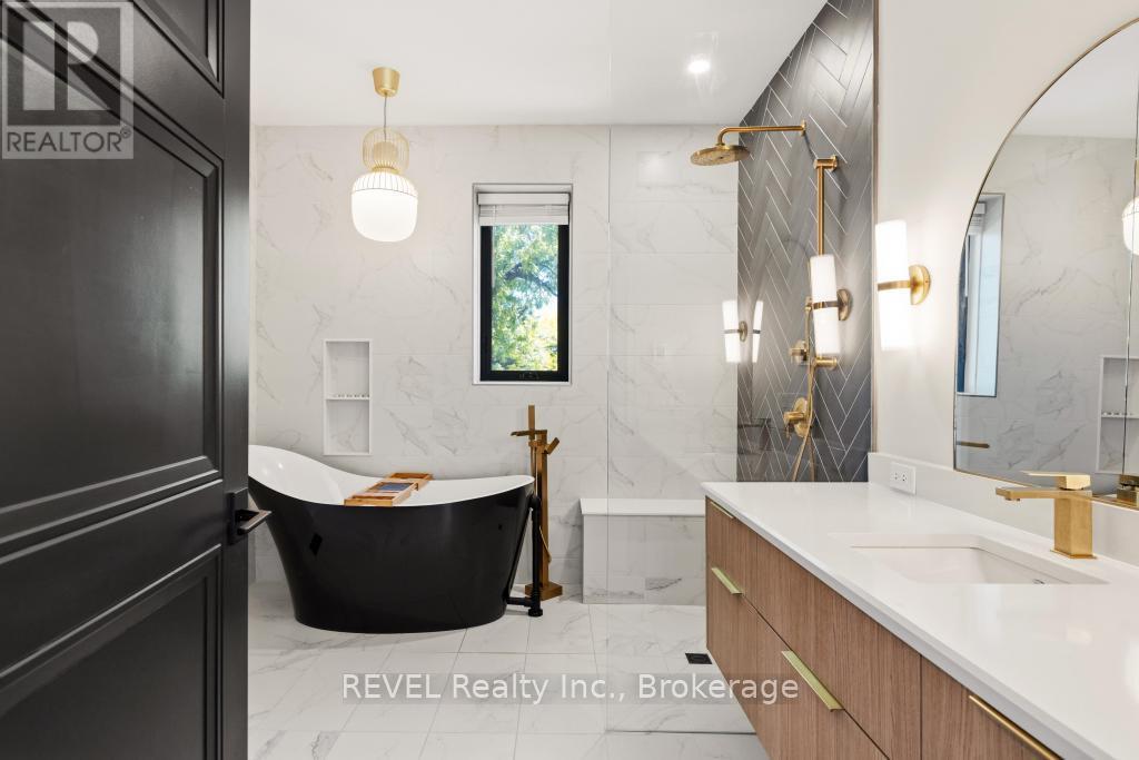 6206 Lucia Drive, Niagara Falls (Stamford), ON - Indoor Photo Showing Bathroom