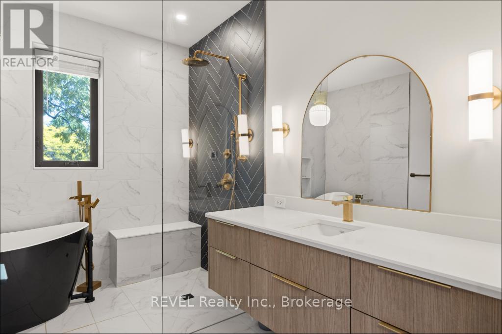 6206 Lucia Drive, Niagara Falls (Stamford), ON - Indoor Photo Showing Bathroom