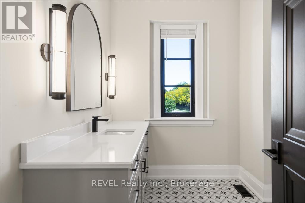 6206 Lucia Drive, Niagara Falls (Stamford), ON - Indoor Photo Showing Bathroom