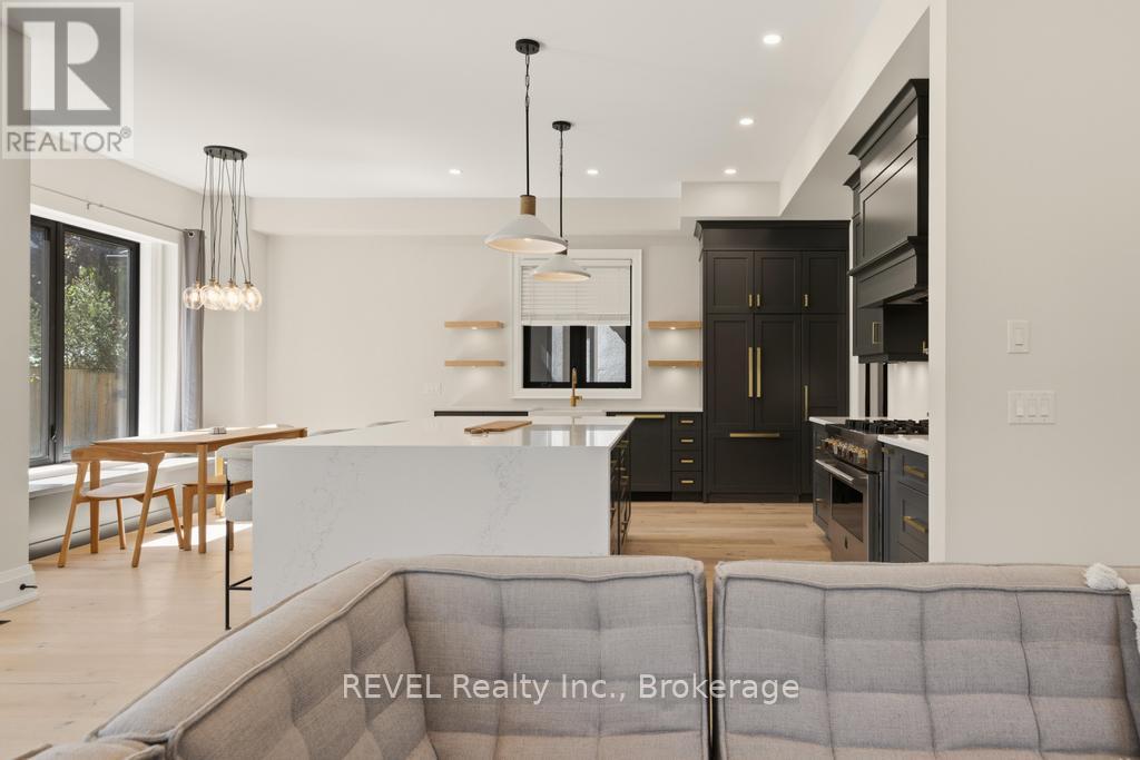 6206 Lucia Drive, Niagara Falls (Stamford), ON - Indoor Photo Showing Kitchen