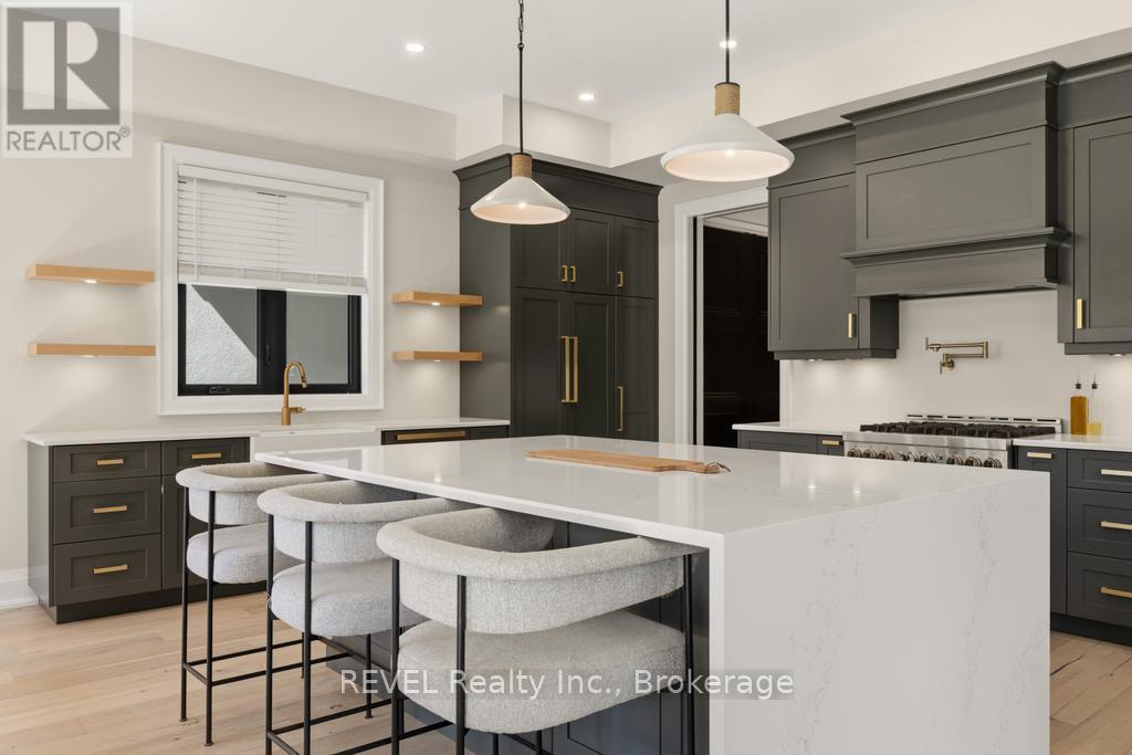 6206 Lucia Drive, Niagara Falls (Stamford), ON - Indoor Photo Showing Kitchen With Upgraded Kitchen