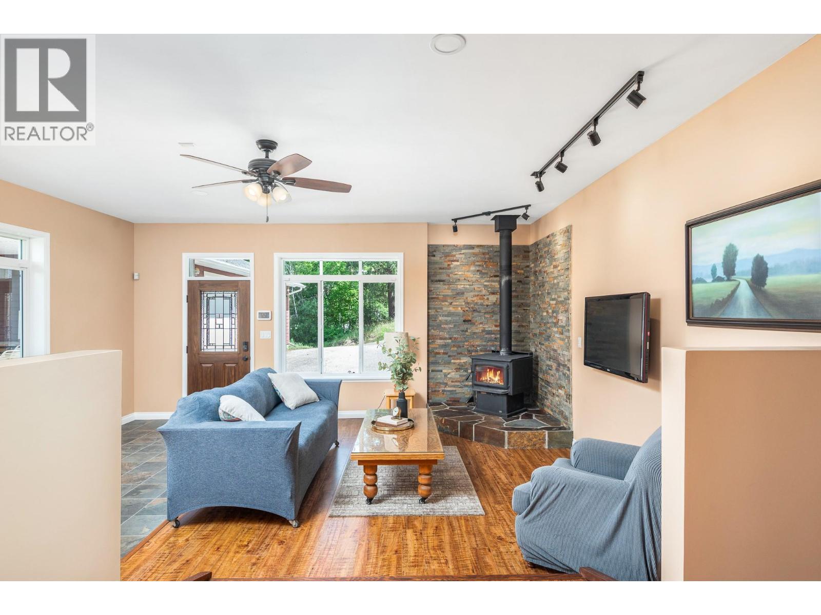 6960 Brewer Road, Coldstream, BC - Indoor Photo Showing Living Room With Fireplace