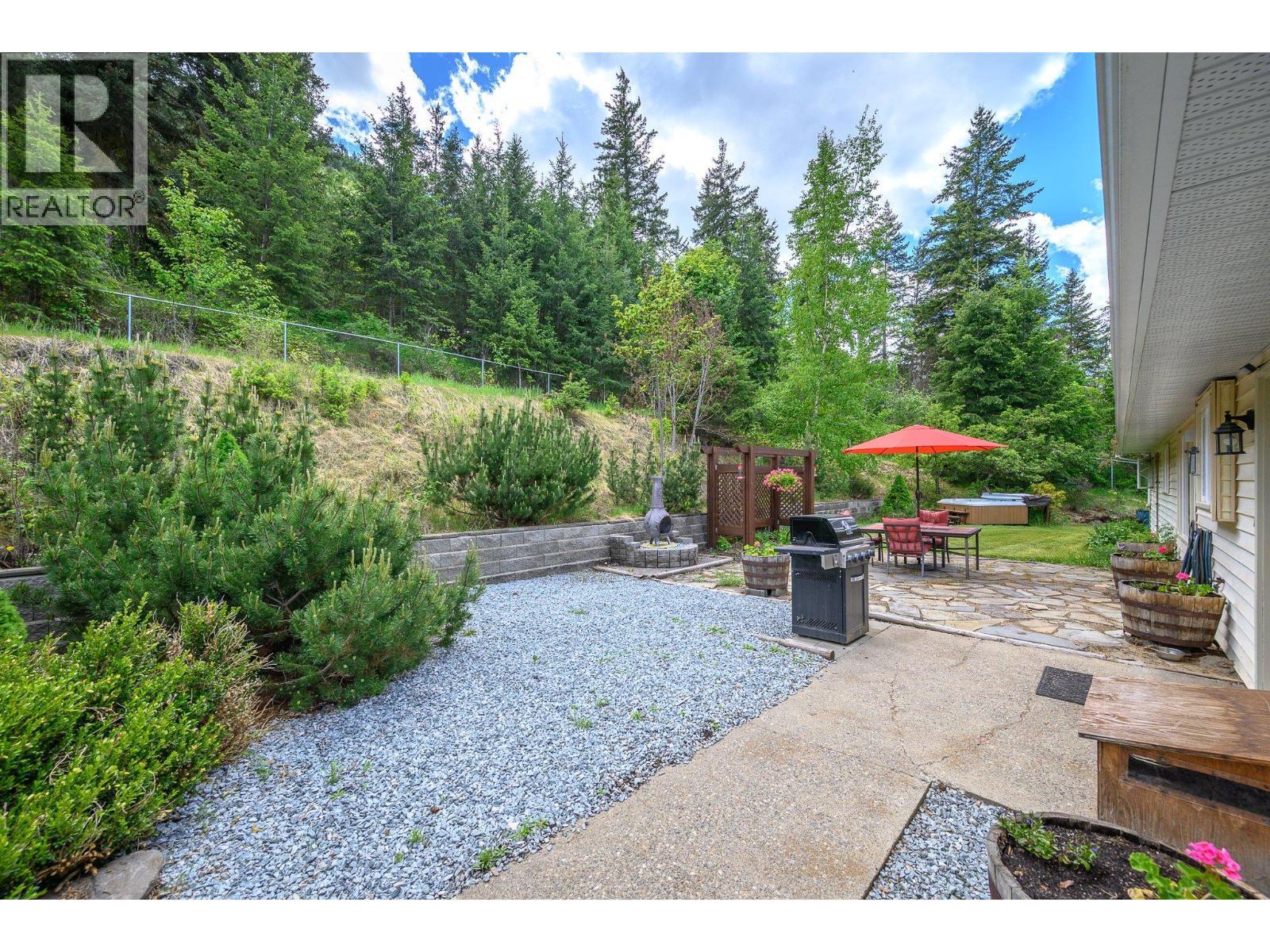 6960 Brewer Road, Coldstream, BC - Outdoor With Backyard