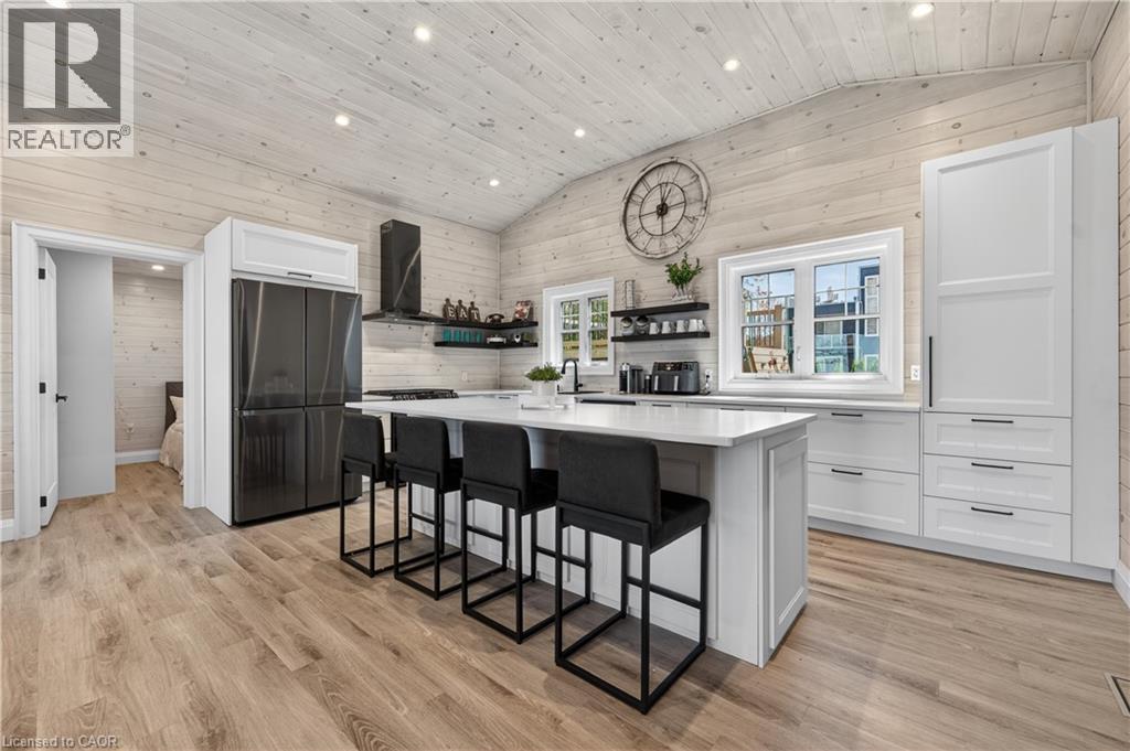 71865 Sunview Avenue, Dashwood, ON - Indoor Photo Showing Kitchen With Upgraded Kitchen