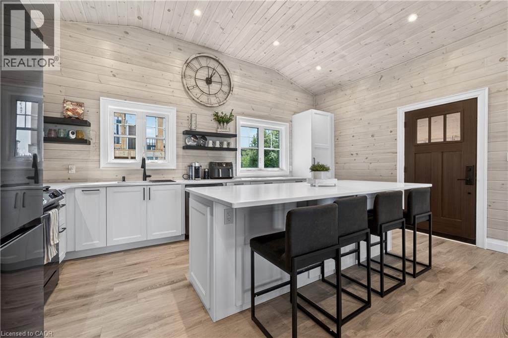 71865 Sunview Avenue, Dashwood, ON - Indoor Photo Showing Kitchen With Upgraded Kitchen