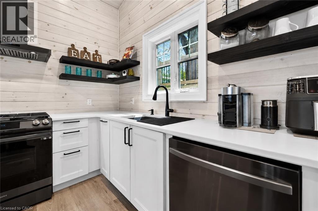 71865 Sunview Avenue, Dashwood, ON - Indoor Photo Showing Kitchen