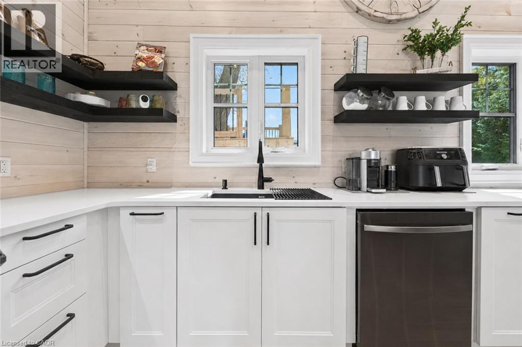 71865 Sunview Avenue, Dashwood, ON - Indoor Photo Showing Kitchen