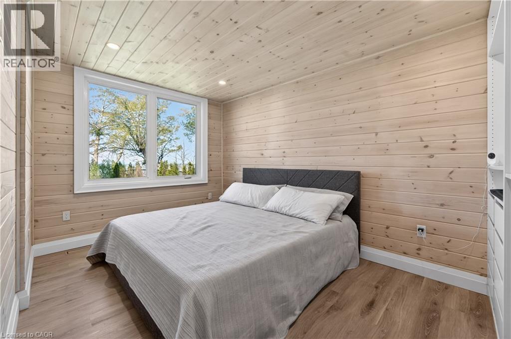 71865 Sunview Avenue, Dashwood, ON - Indoor Photo Showing Bedroom