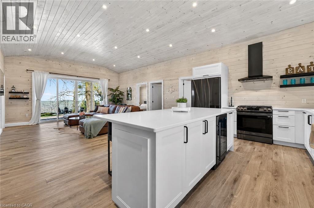 71865 Sunview Avenue, Dashwood, ON - Indoor Photo Showing Kitchen With Upgraded Kitchen