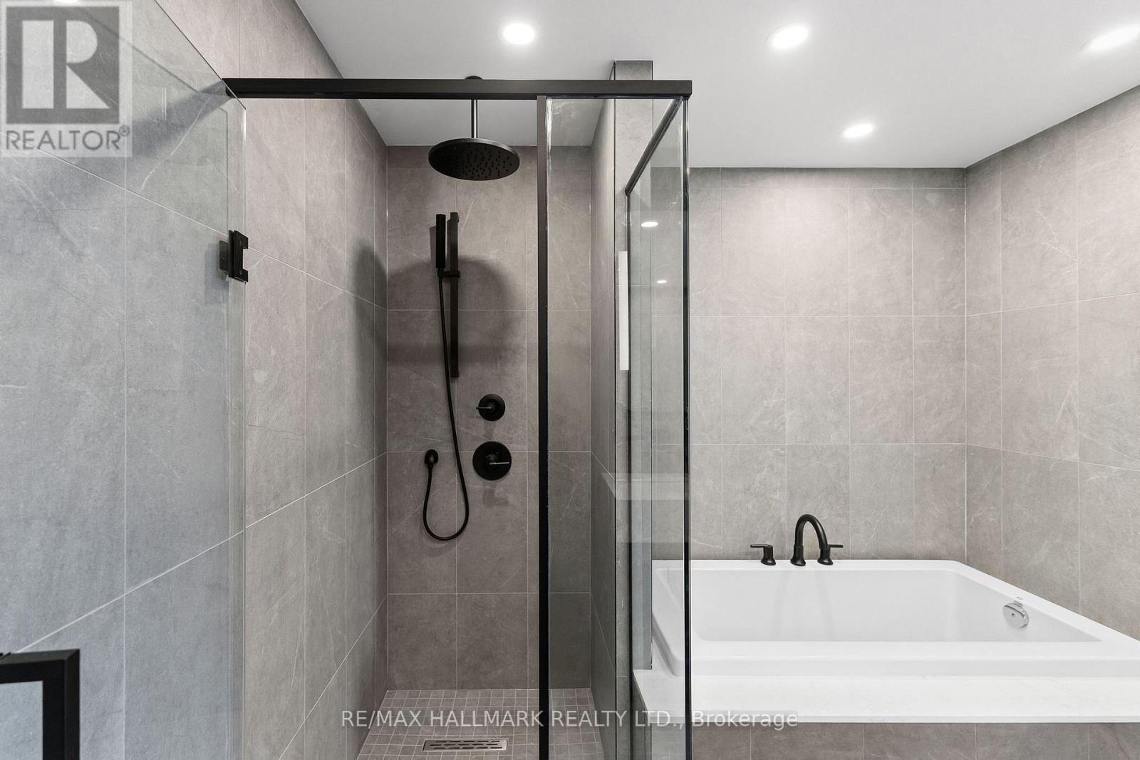 1113 - 1050 Eastern Avenue, Toronto, ON - Indoor Photo Showing Bathroom