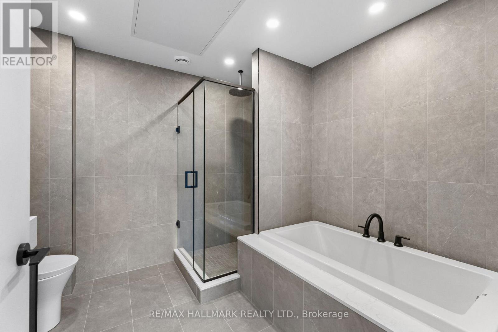 1113 - 1050 Eastern Avenue, Toronto, ON - Indoor Photo Showing Bathroom