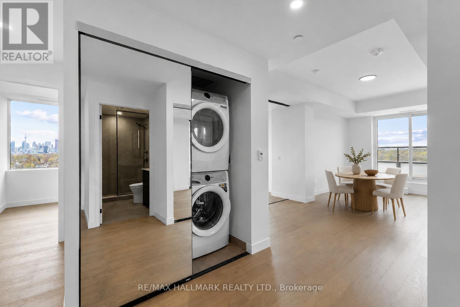 1113 - 1050 Eastern Avenue, Toronto, ON - Indoor Photo Showing Laundry Room