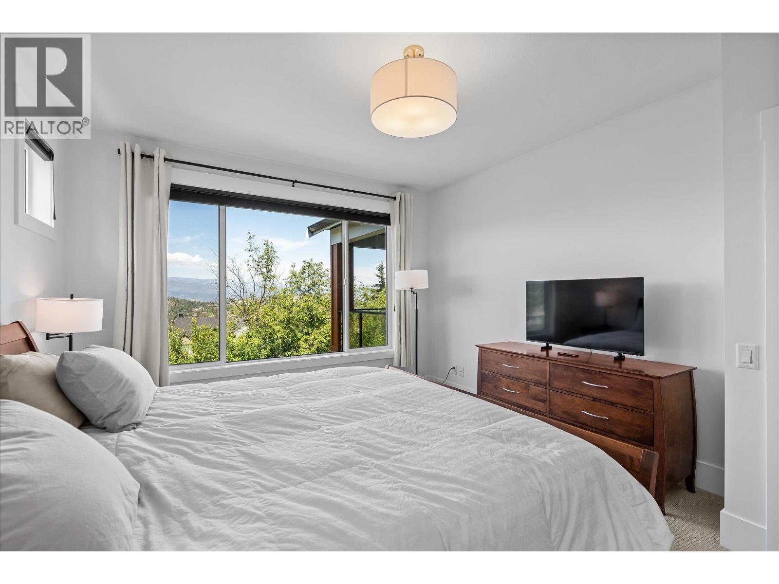 185 Diamond Way, Vernon, BC - Indoor Photo Showing Bedroom