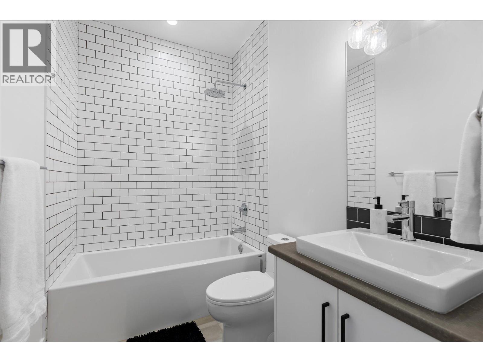 185 Diamond Way, Vernon, BC - Indoor Photo Showing Bathroom