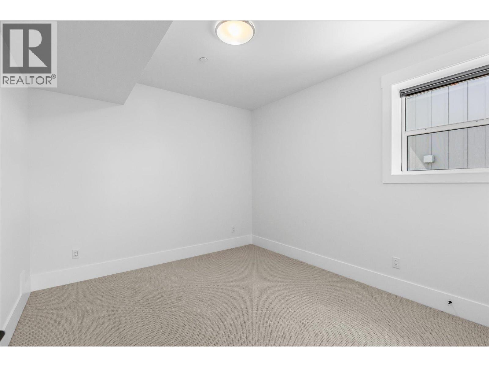 185 Diamond Way, Vernon, BC - Indoor Photo Showing Other Room