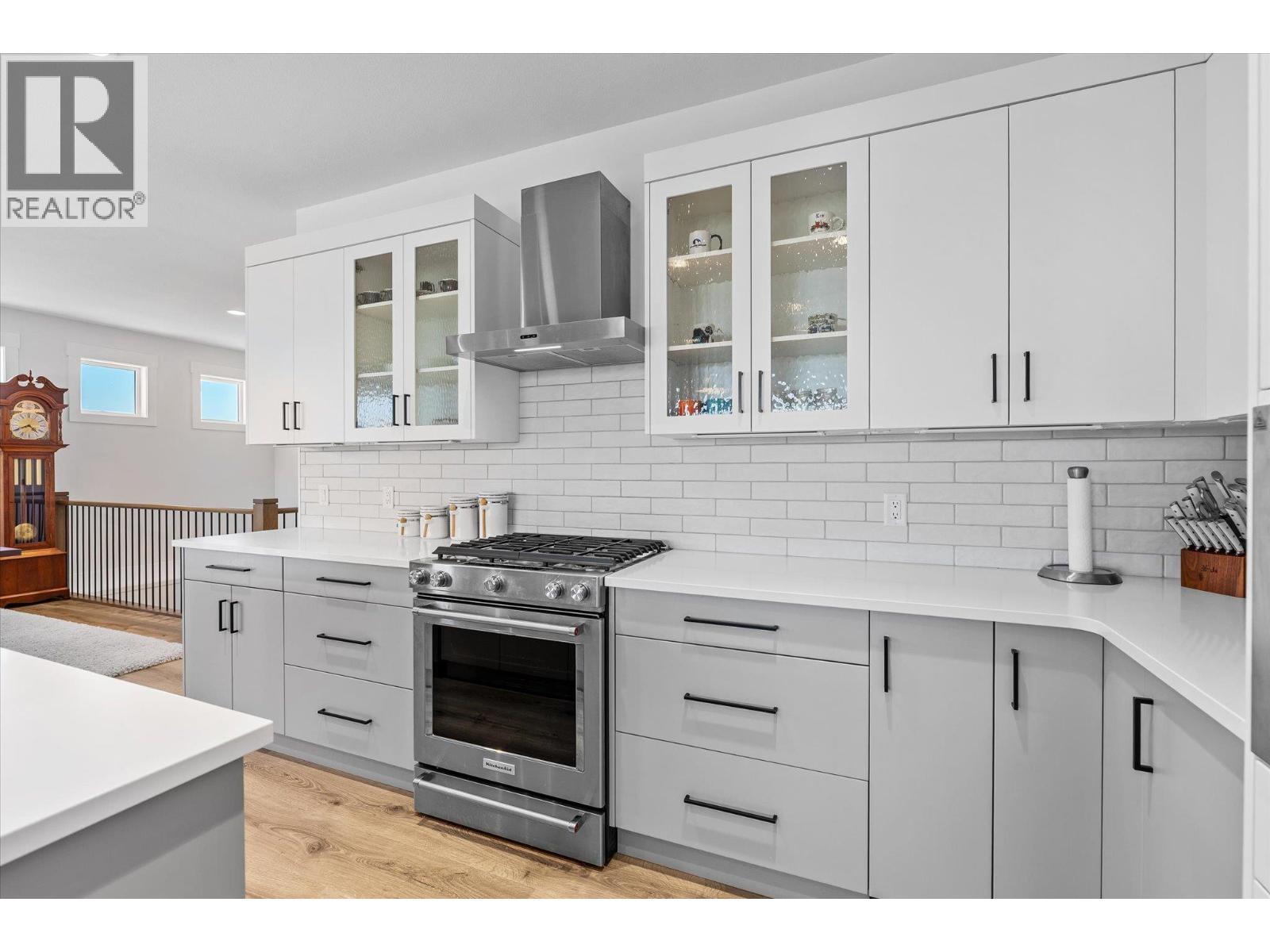 185 Diamond Way, Vernon, BC - Indoor Photo Showing Kitchen With Upgraded Kitchen