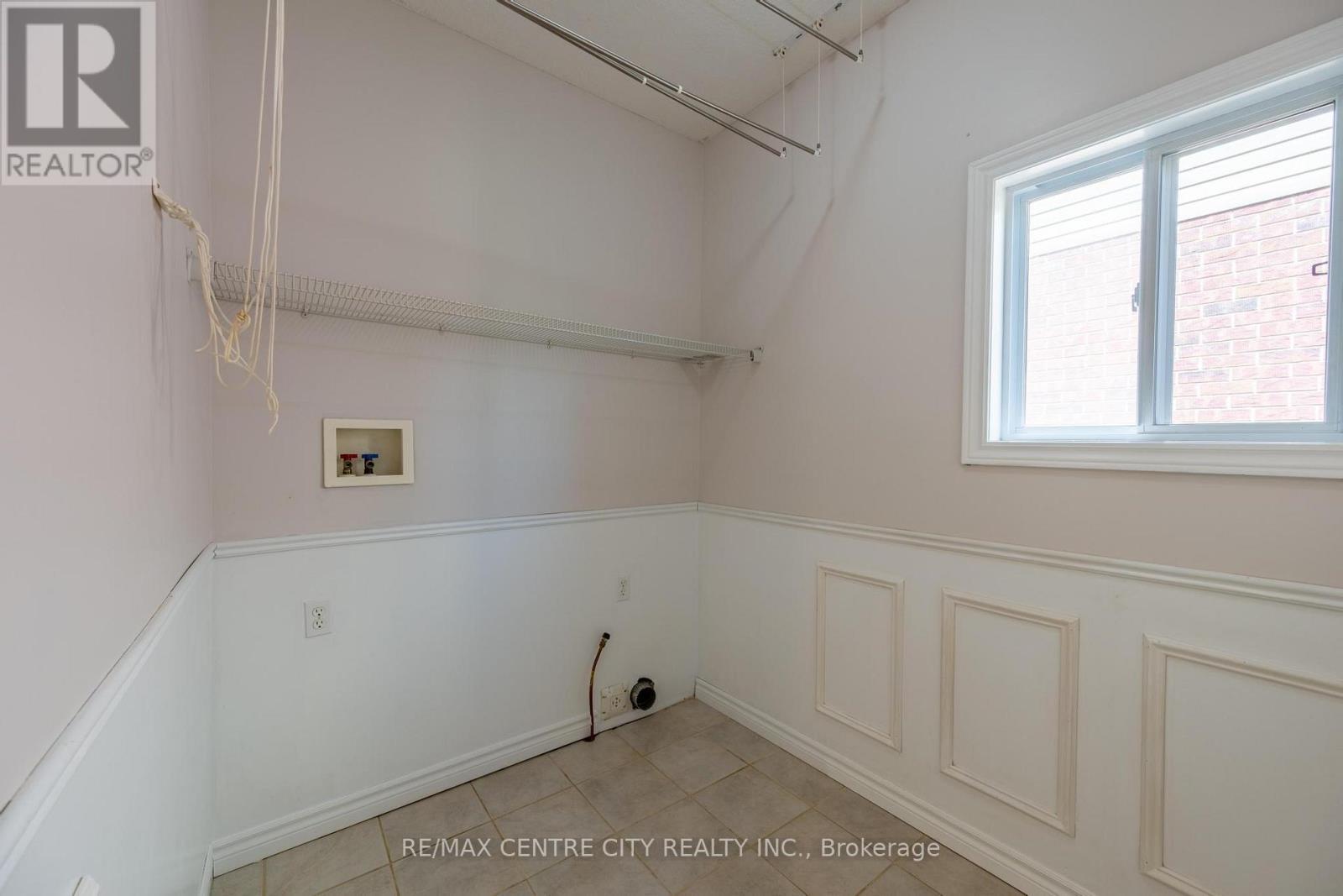 19 Hamilton Street, North Middlesex (Ailsa Craig), ON - Indoor