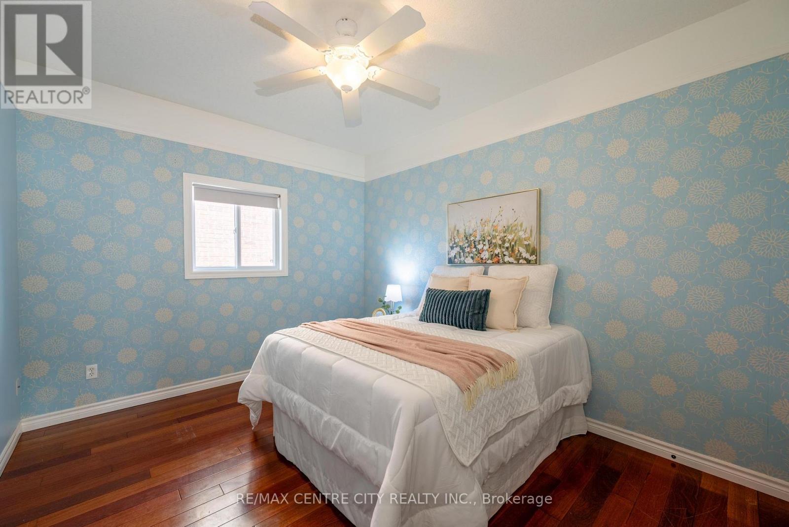 19 Hamilton Street, North Middlesex (Ailsa Craig), ON - Indoor Photo Showing Bedroom