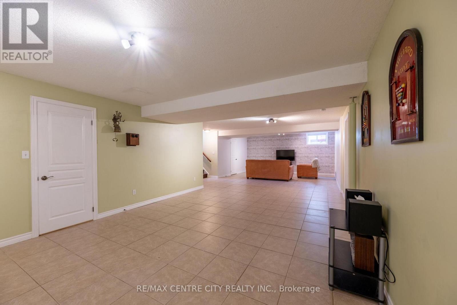 19 Hamilton Street, North Middlesex (Ailsa Craig), ON - Indoor Photo Showing Other Room