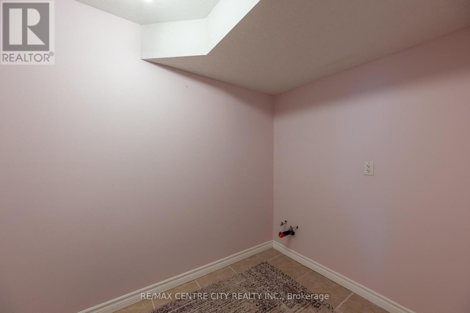 19 Hamilton Street, North Middlesex (Ailsa Craig), ON - Indoor Photo Showing Other Room