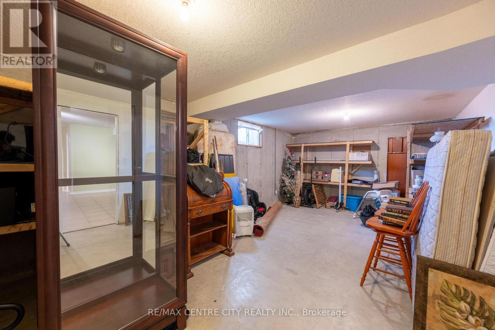 19 Hamilton Street, North Middlesex (Ailsa Craig), ON - Indoor