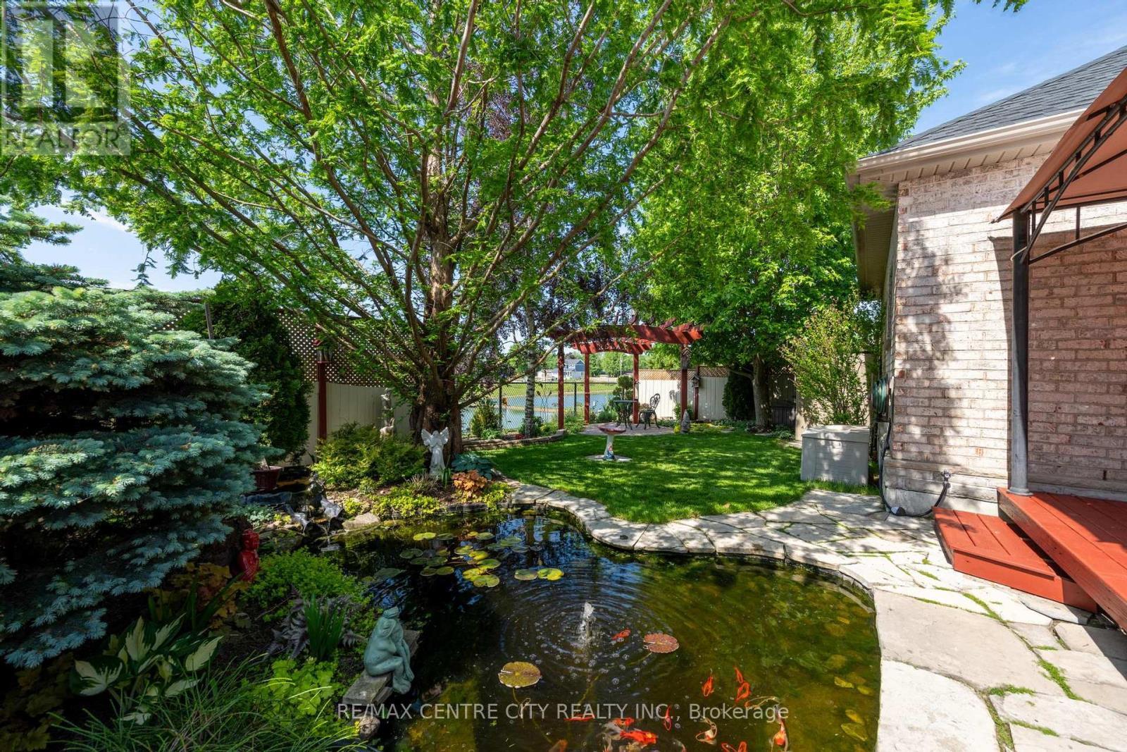 19 Hamilton Street, North Middlesex (Ailsa Craig), ON - Outdoor