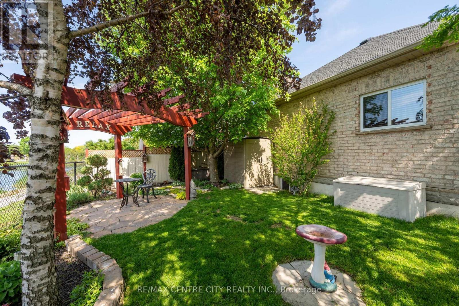 19 Hamilton Street, North Middlesex (Ailsa Craig), ON - Outdoor