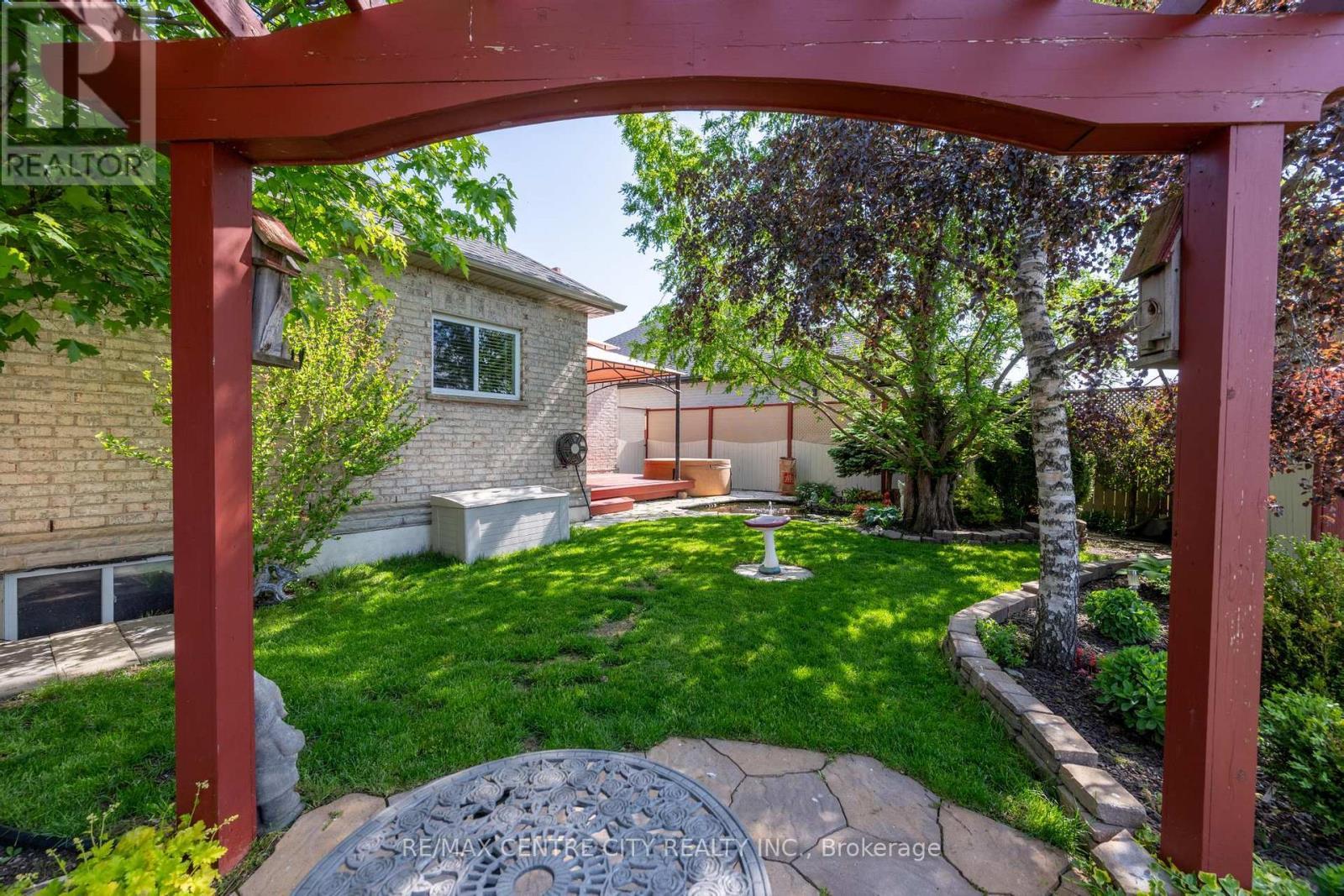 19 Hamilton Street, North Middlesex (Ailsa Craig), ON - Outdoor