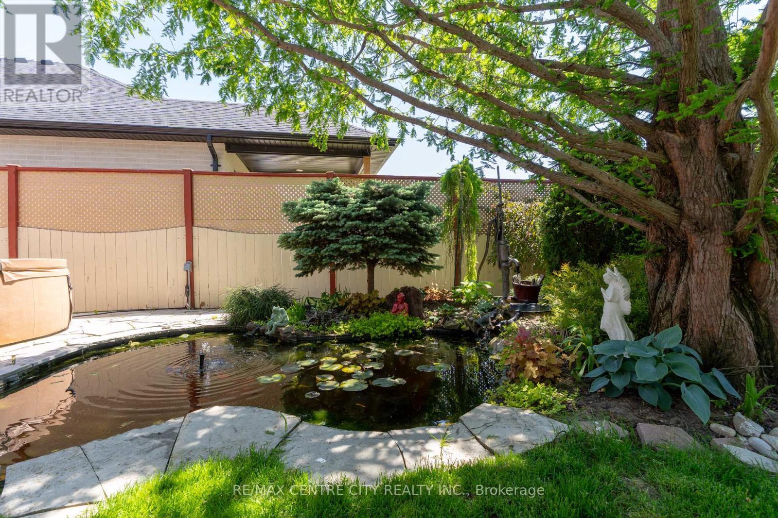 19 Hamilton Street, North Middlesex (Ailsa Craig), ON - Outdoor