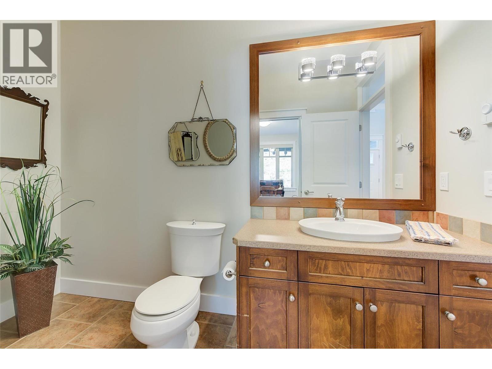 210 Dormie Place, Vernon, BC - Indoor Photo Showing Bathroom
