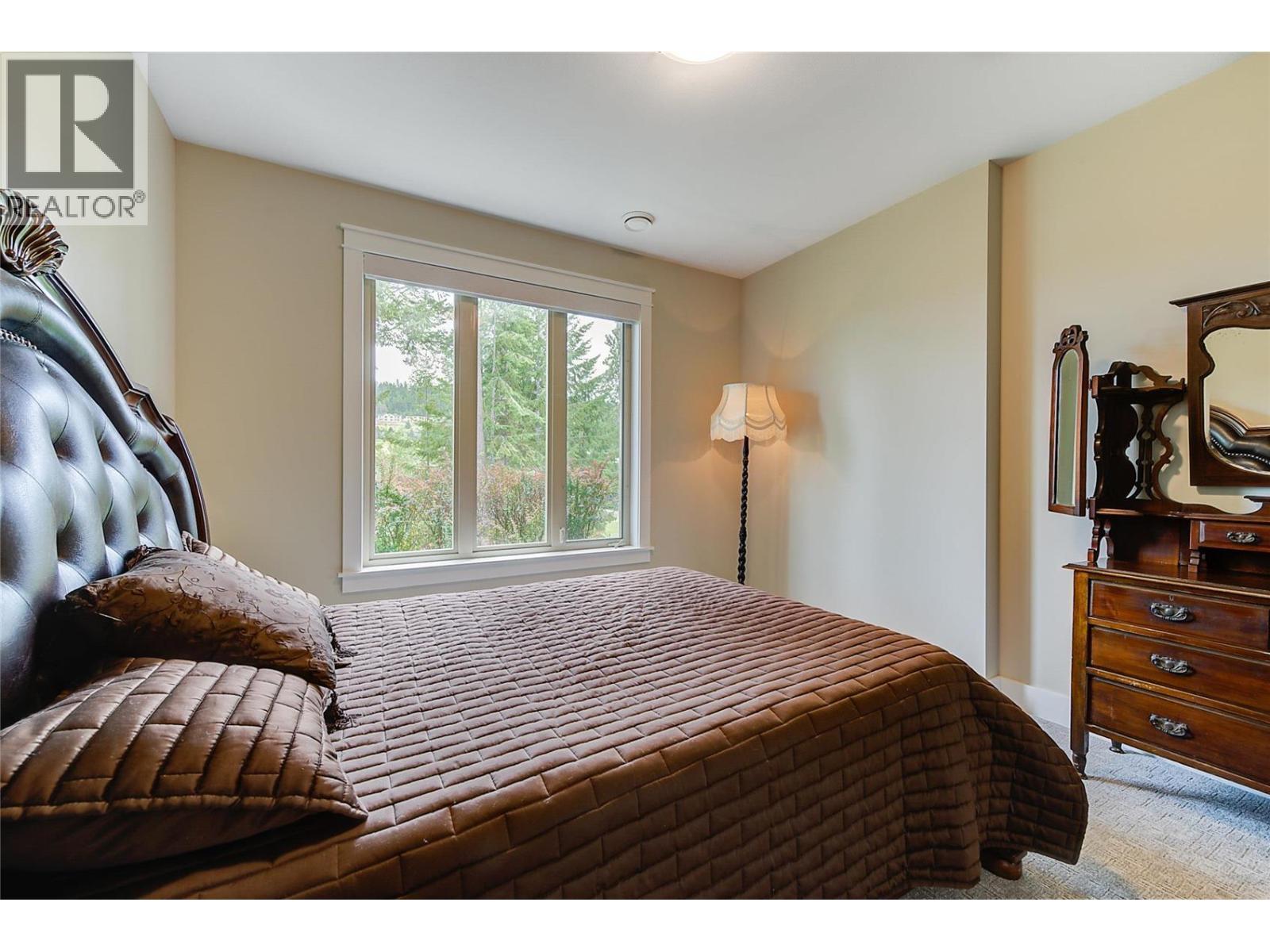 210 Dormie Place, Vernon, BC - Indoor Photo Showing Bedroom