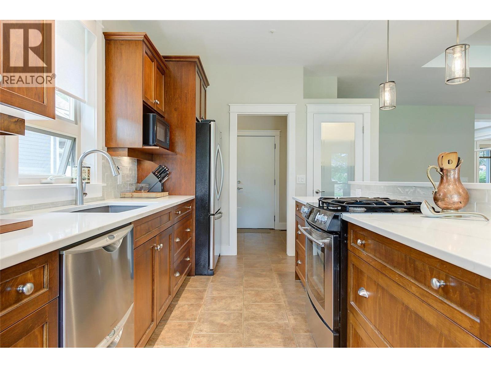 210 Dormie Place, Vernon, BC - Indoor Photo Showing Kitchen With Upgraded Kitchen