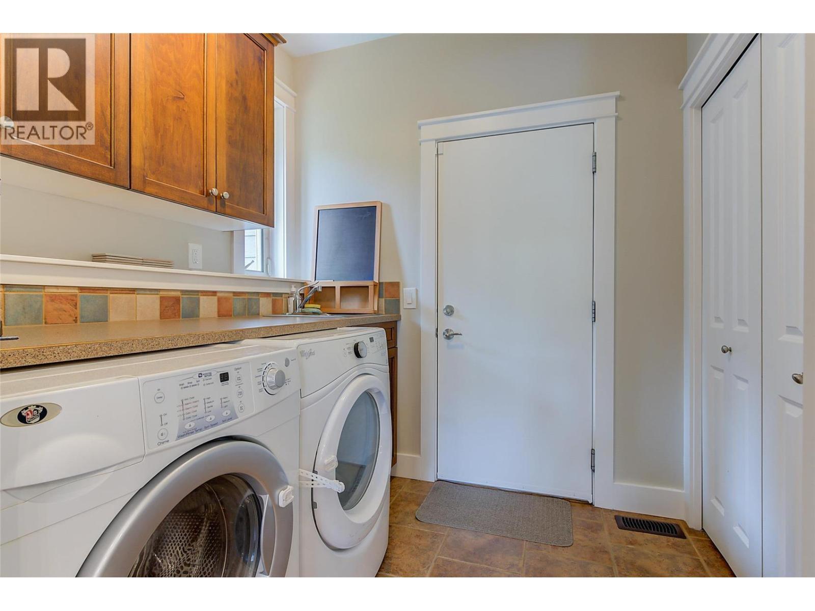 210 Dormie Place, Vernon, BC - Indoor Photo Showing Laundry Room