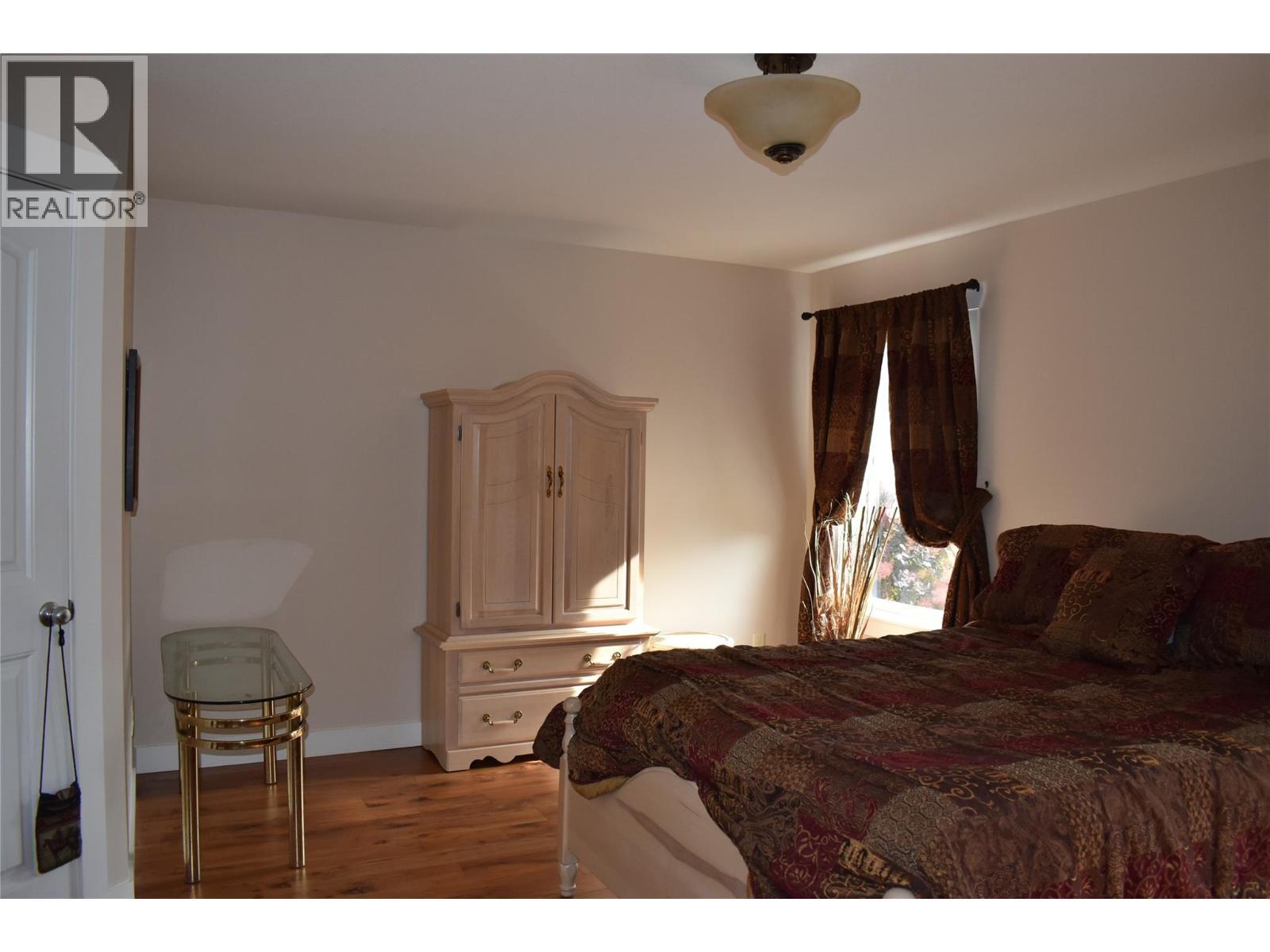 4400 Mclean Creek Road Unit# 207, Okanagan Falls, BC - Indoor Photo Showing Bedroom