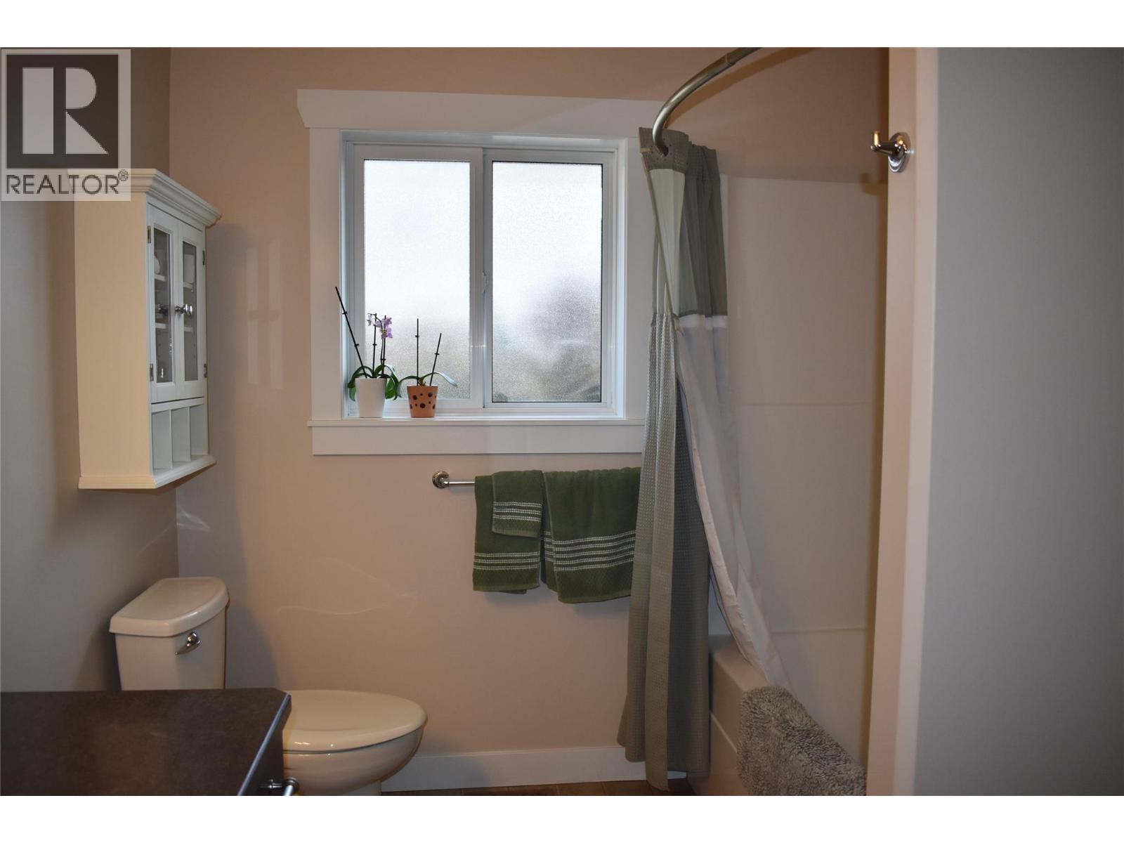 4400 Mclean Creek Road Unit# 207, Okanagan Falls, BC - Indoor Photo Showing Bathroom