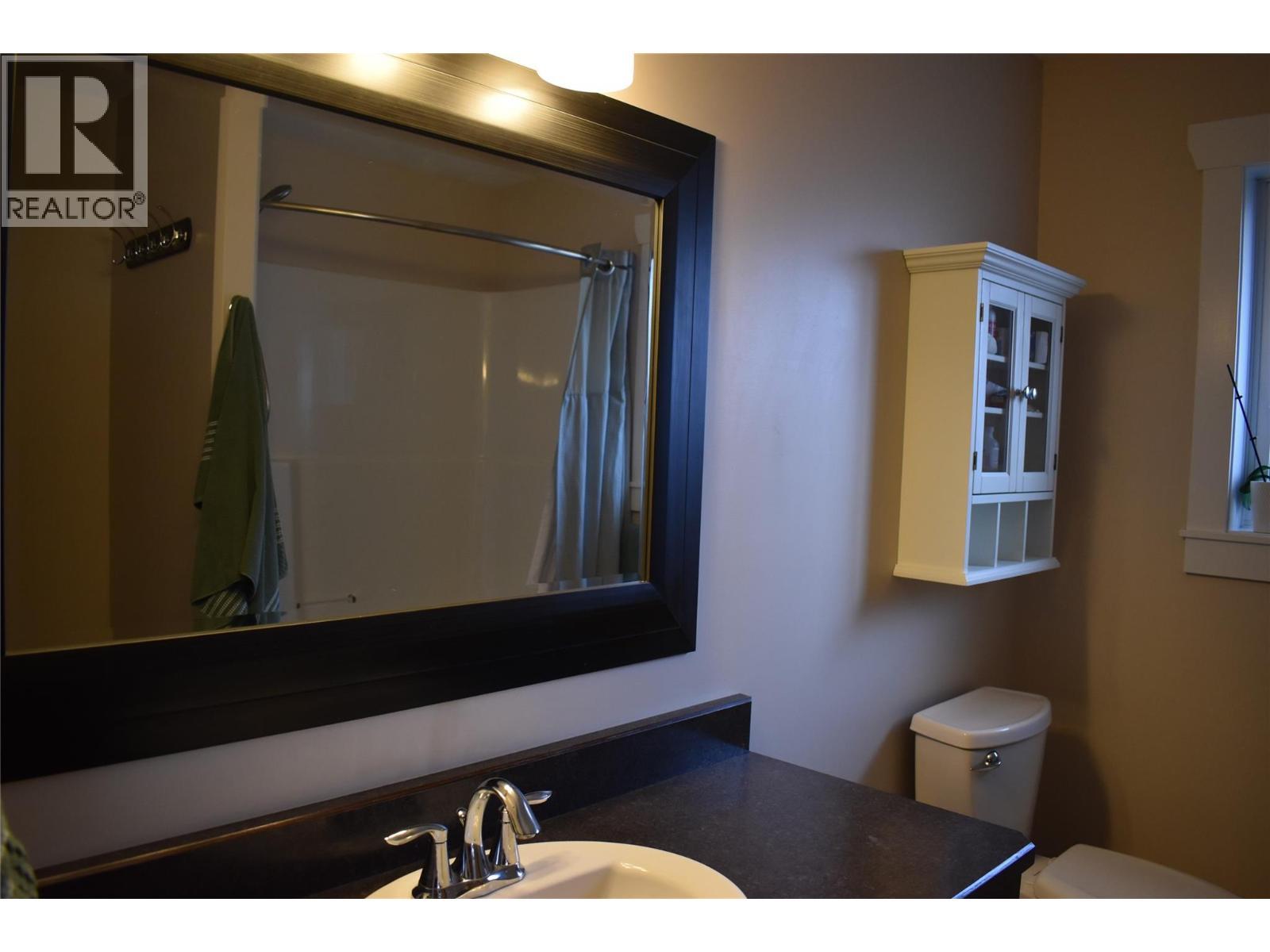 4400 Mclean Creek Road Unit# 207, Okanagan Falls, BC - Indoor Photo Showing Bathroom