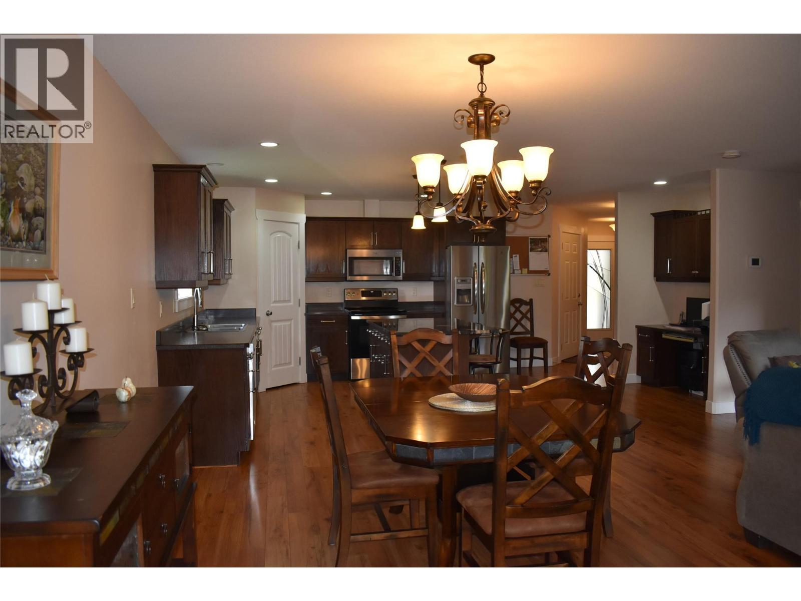 4400 Mclean Creek Road Unit# 207, Okanagan Falls, BC - Indoor Photo Showing Dining Room