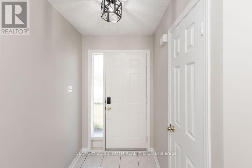 153 Livingstone Street W, Barrie, ON - Indoor Photo Showing Other Room
