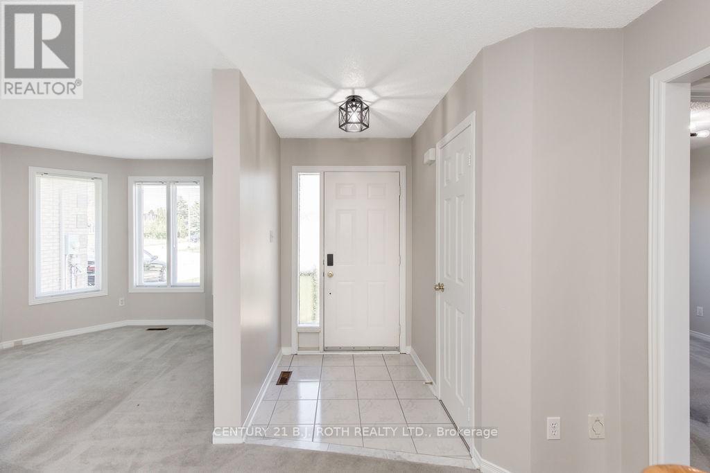 153 Livingstone Street W, Barrie, ON - Indoor Photo Showing Other Room
