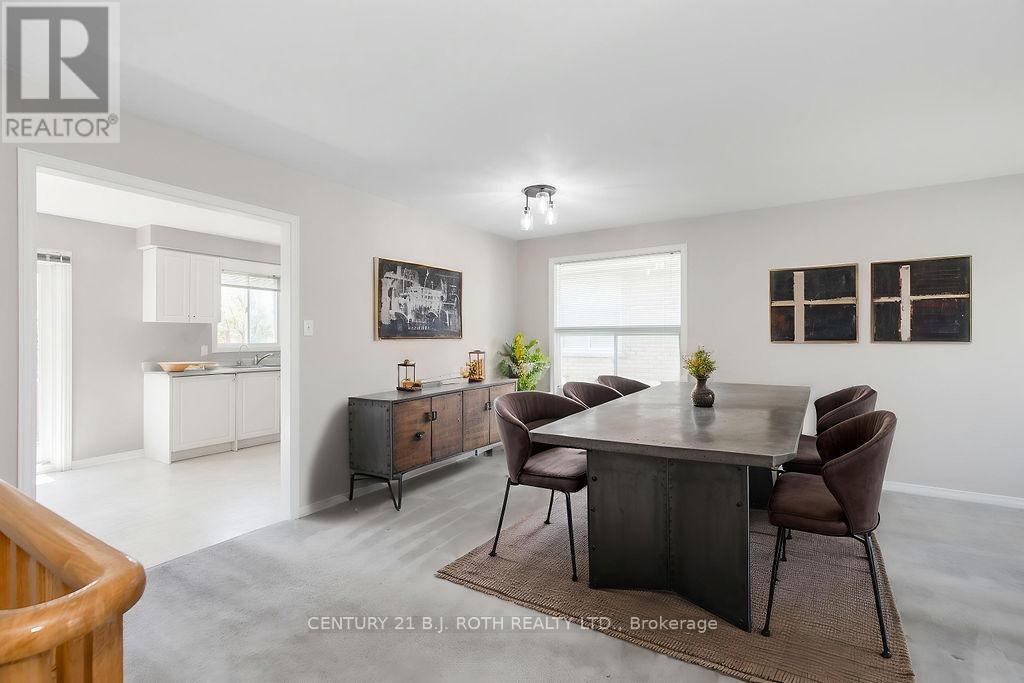 153 Livingstone Street W, Barrie, ON - Indoor Photo Showing Dining Room