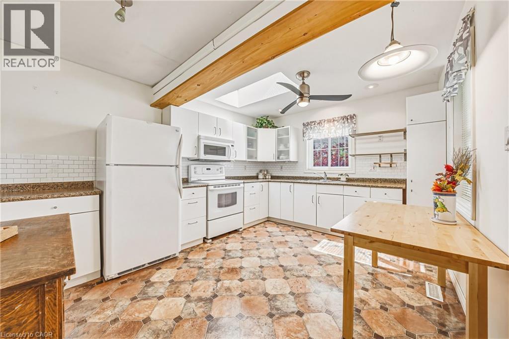 52 Wilcox Drive, Peacock Point, ON - Indoor Photo Showing Kitchen