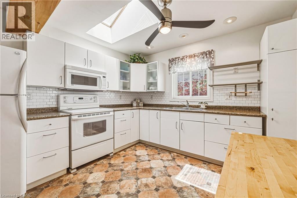 52 Wilcox Drive, Peacock Point, ON - Indoor Photo Showing Kitchen