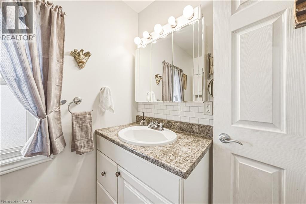 52 Wilcox Drive, Peacock Point, ON - Indoor Photo Showing Bathroom