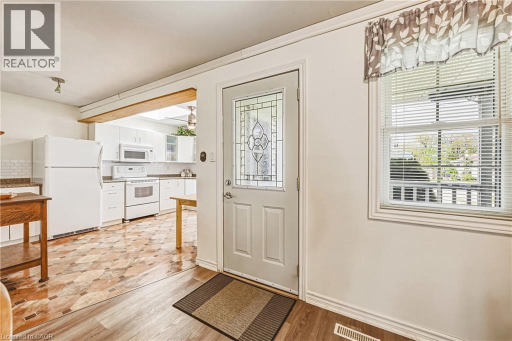 52 Wilcox Drive, Peacock Point, ON - Indoor Photo Showing Kitchen