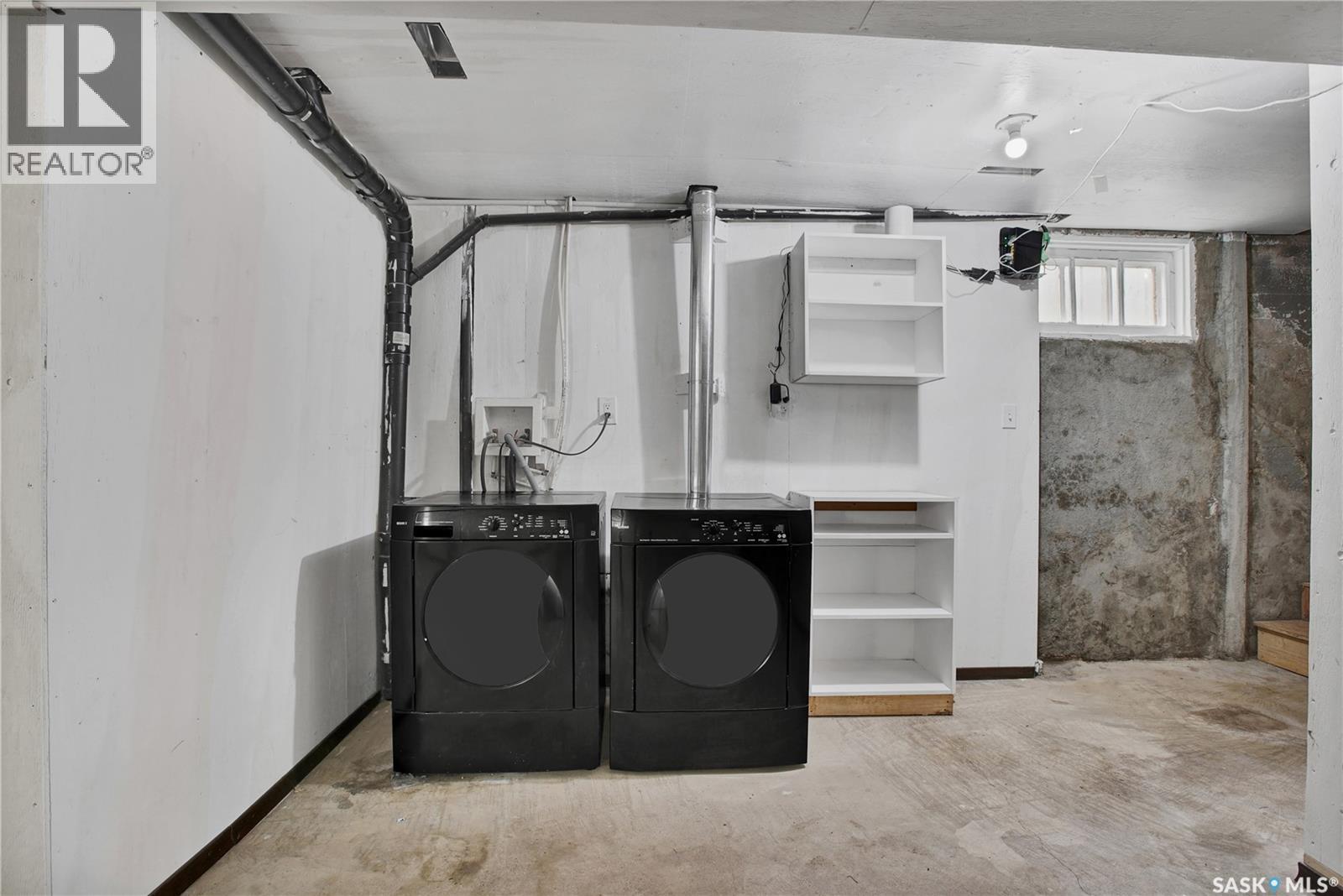 220 N Avenue S, Saskatoon, SK - Indoor Photo Showing Laundry Room
