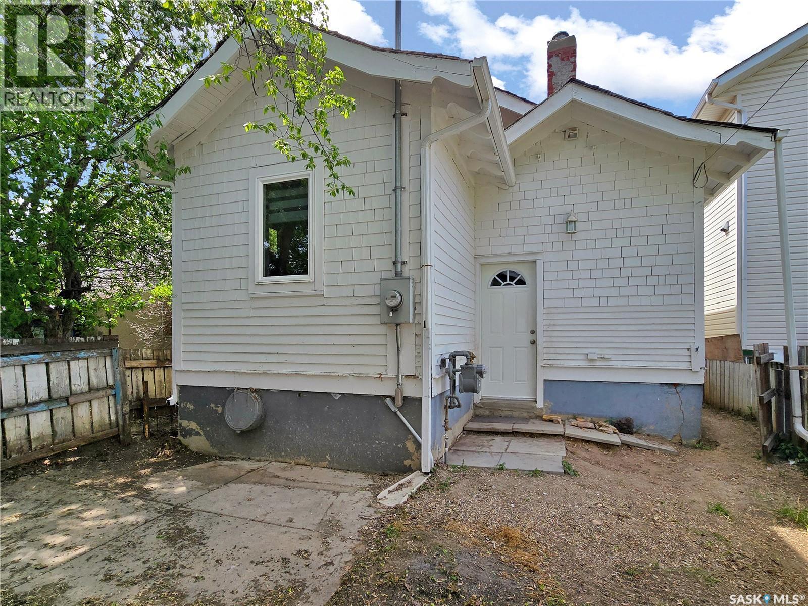 220 N Avenue S, Saskatoon, SK - Outdoor With Exterior