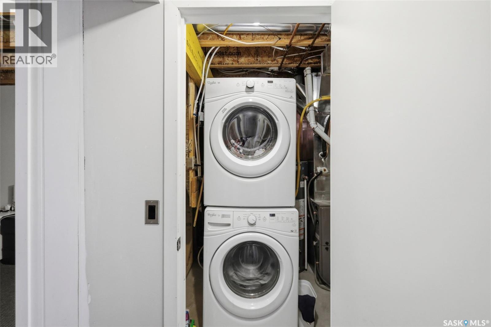 414 Maningas Bend, Saskatoon, SK - Indoor Photo Showing Laundry Room