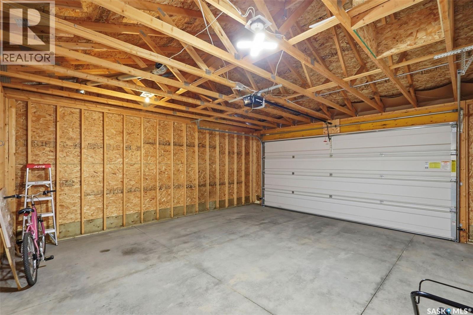 414 Maningas Bend, Saskatoon, SK - Indoor Photo Showing Garage