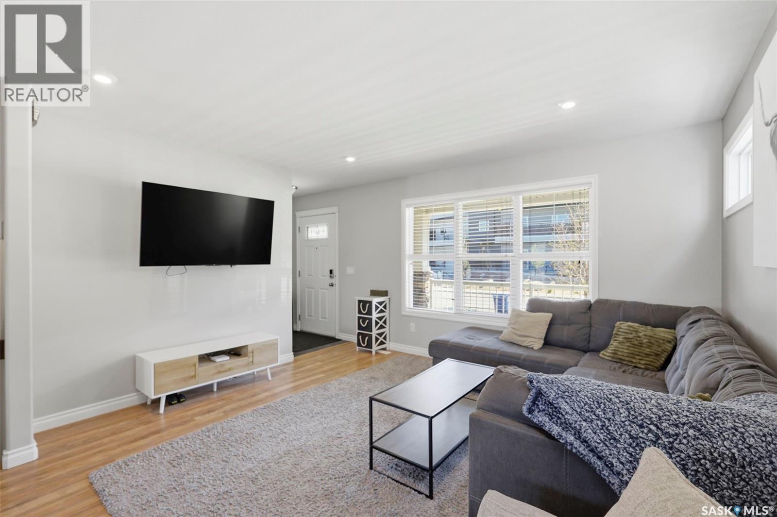 414 Maningas Bend, Saskatoon, SK - Indoor Photo Showing Living Room